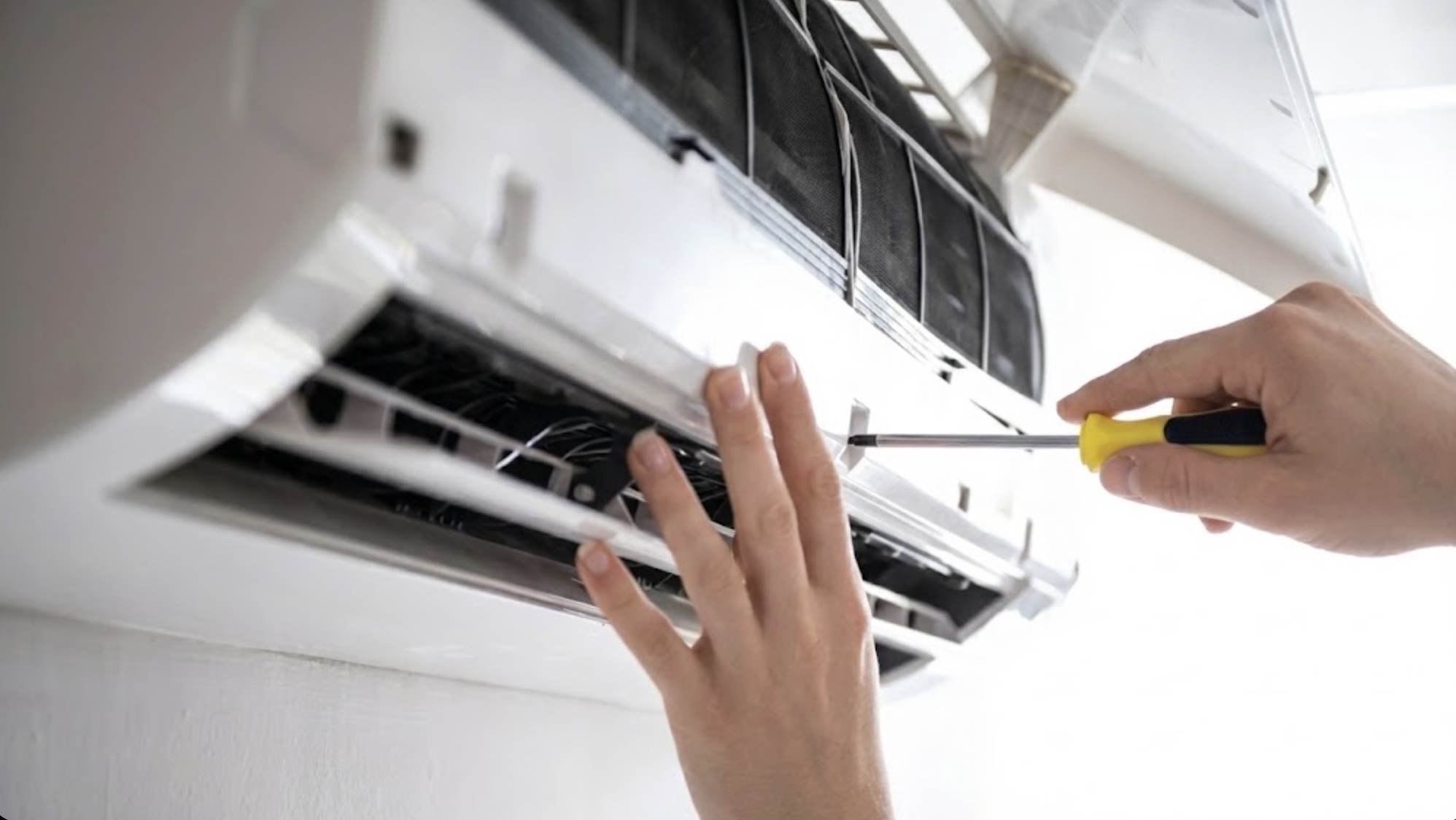 防音室のパッキン交換作業イメージ