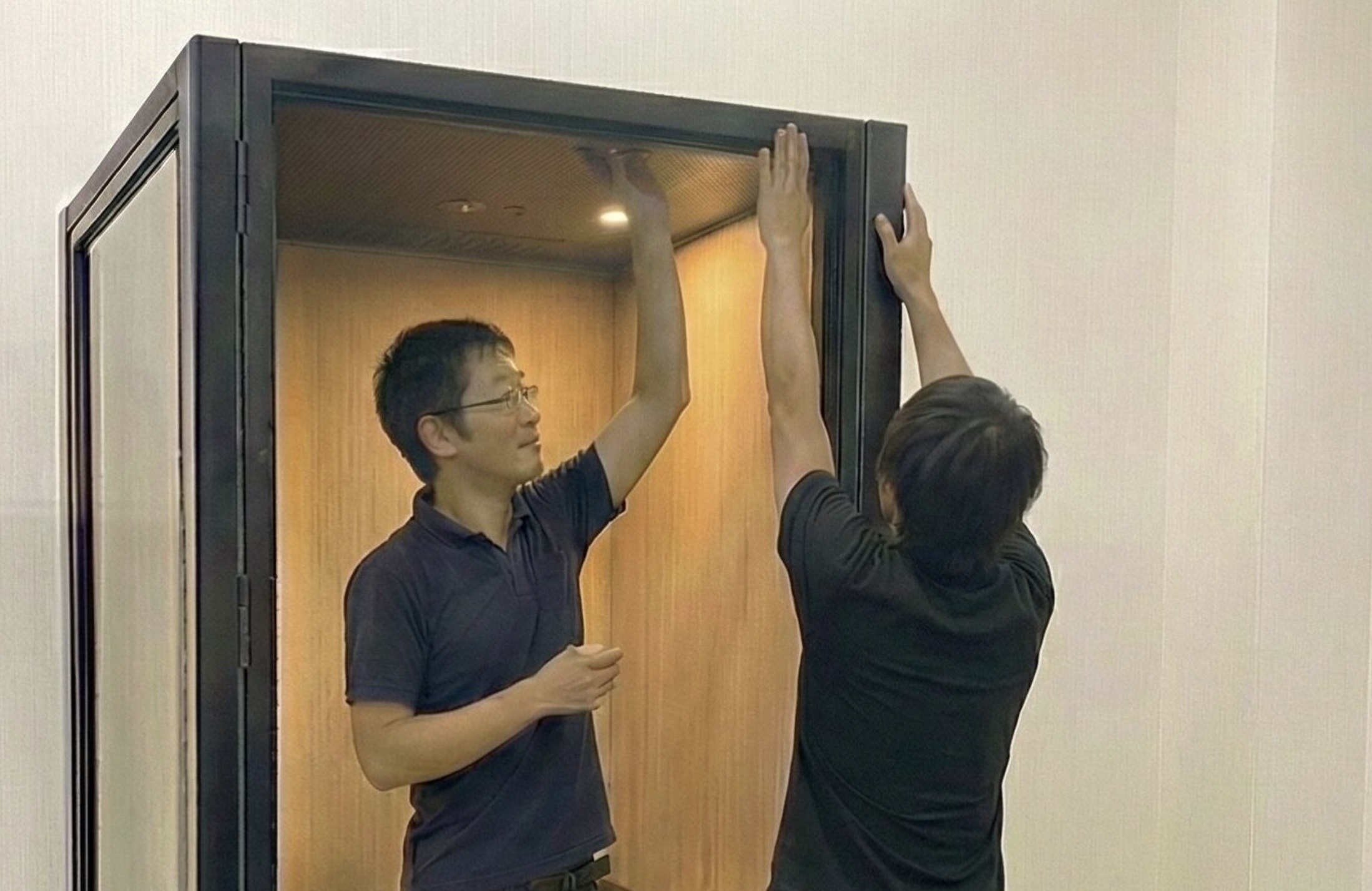 個室ブース設置の様子