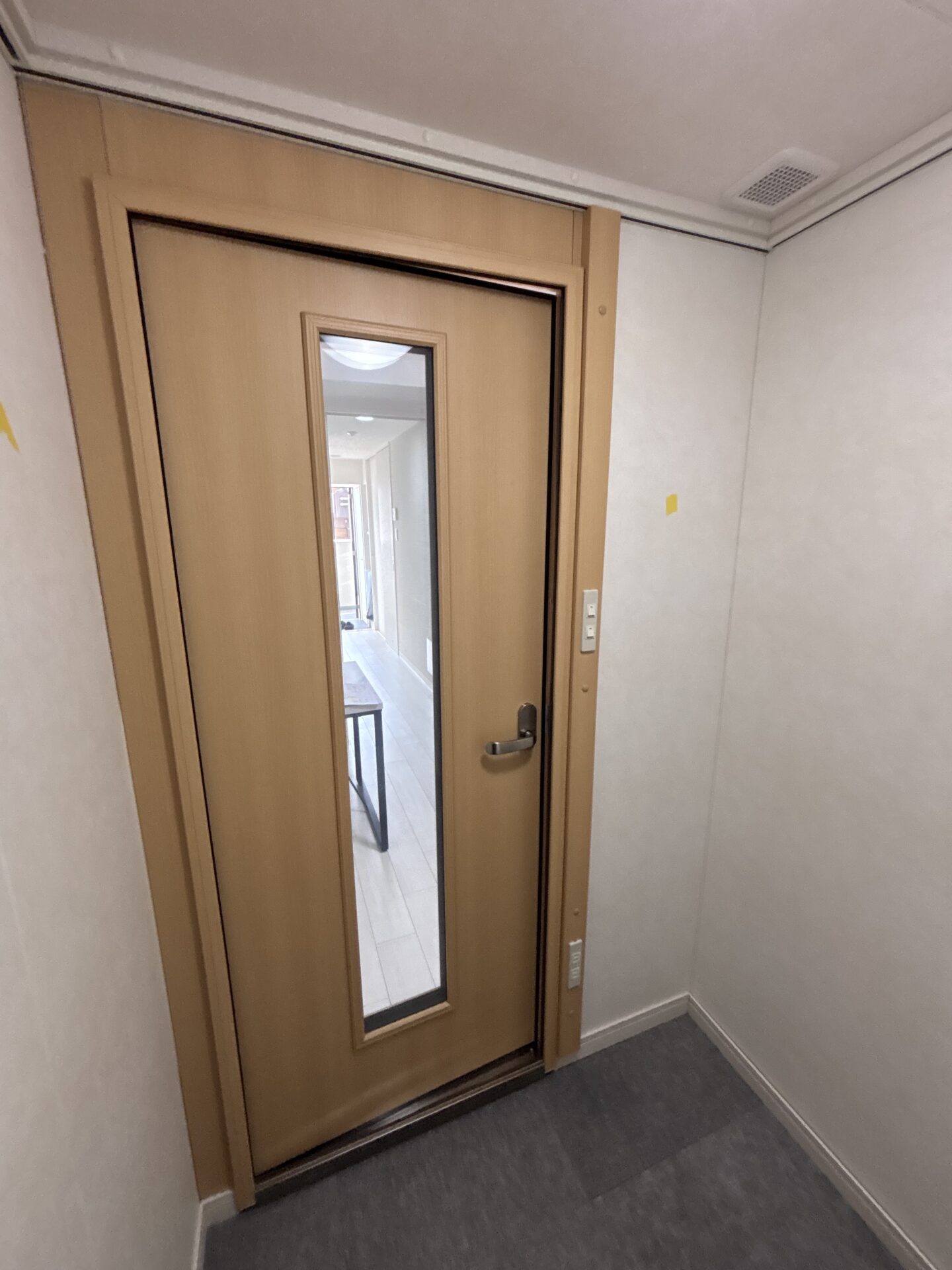 中古カワイナサール1.2畳のドア