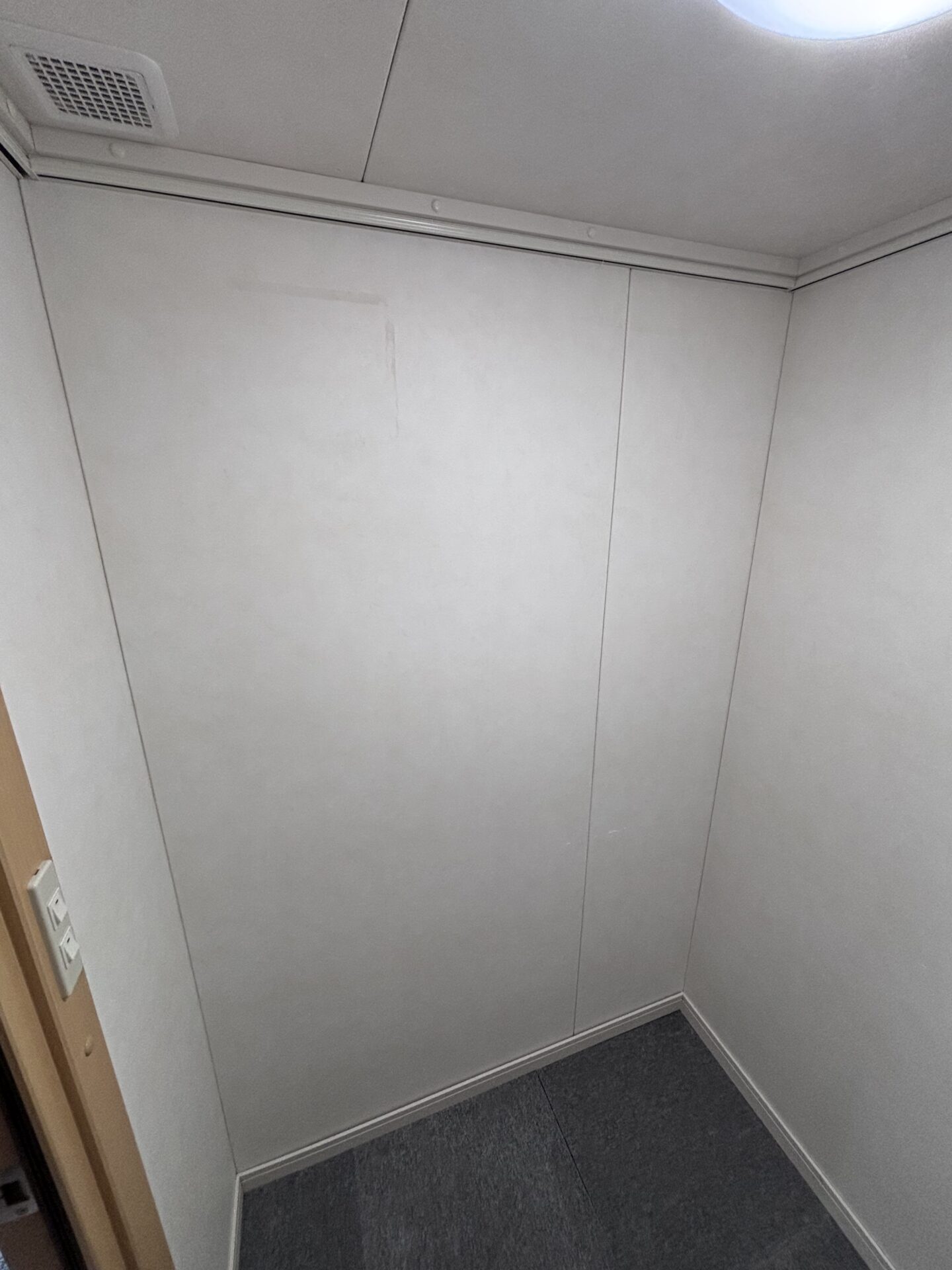 中古カワイナサール1.2畳内部左側