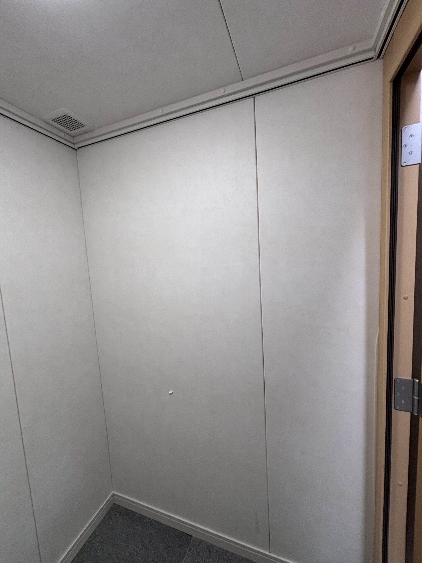 中古カワイナサール1.2畳の内部右側